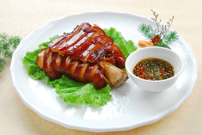 B4. Stewed Pork Hocks (黄金肘子)